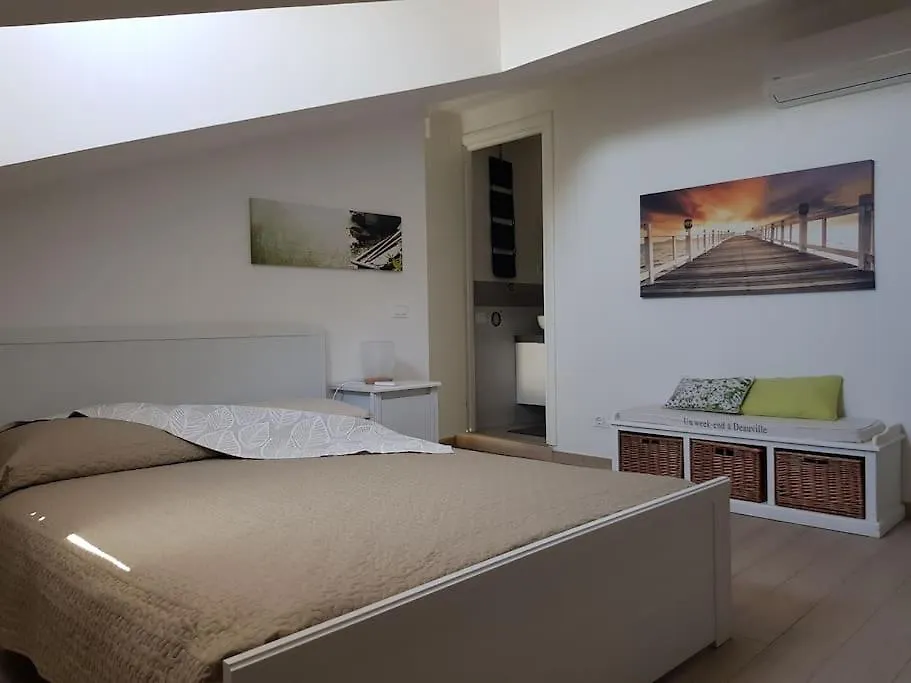 Sunshine House Villa Focene 0*,