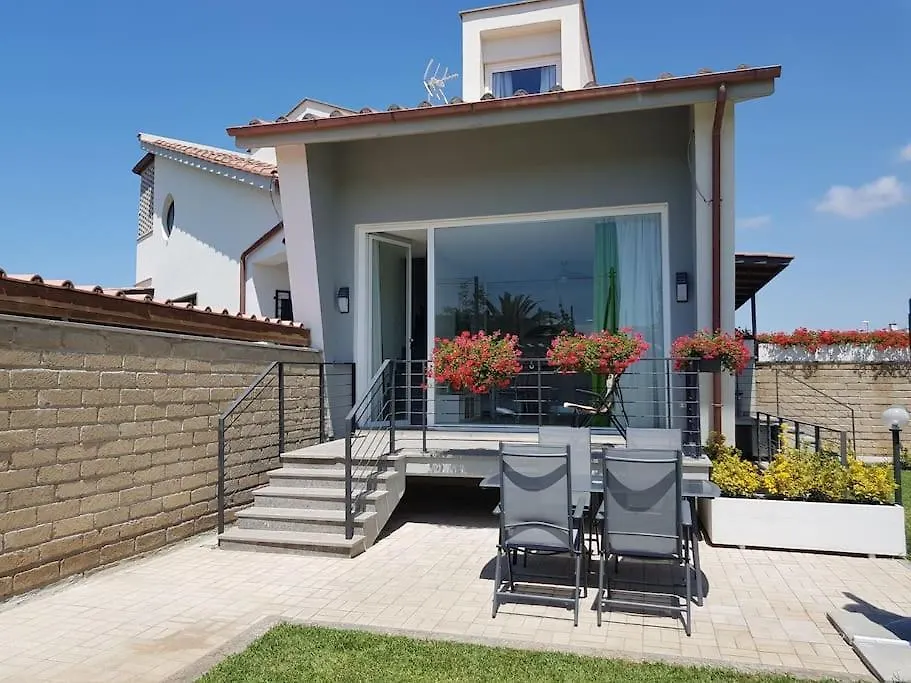 Sunshine House Villa Focene